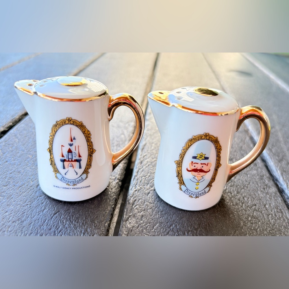 Vintage Disneyland Castle Mini Teapots Souvenir Salt & Pepper Shakers Japan